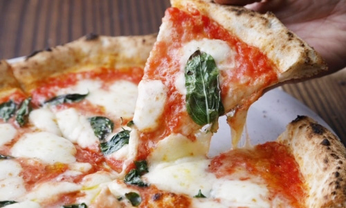 ピザ・ステーキ等『ストローハット』